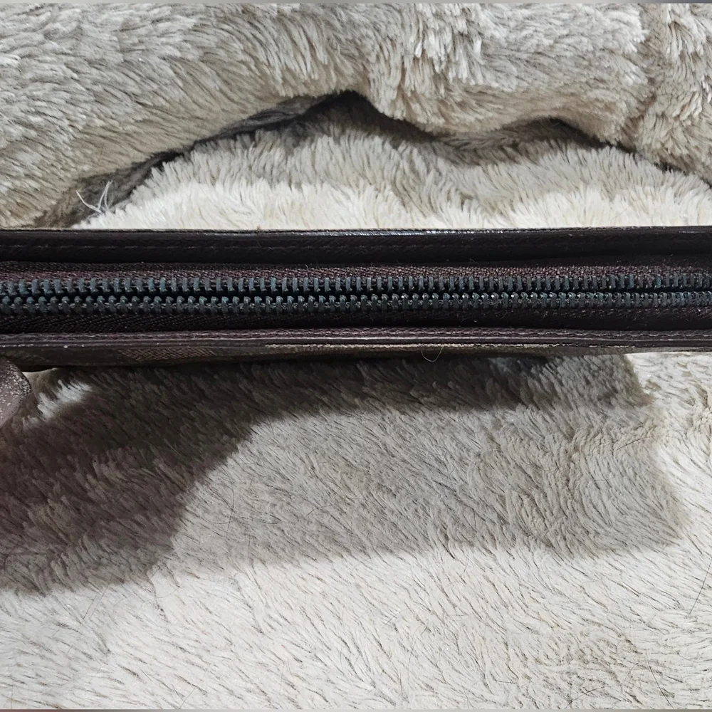 Authentic Louis Vuitton Brown Textured Wallet - Picture 3 of 8